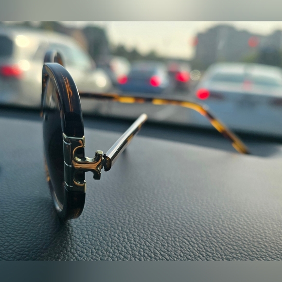 Tory Burch glass - Picture 2 of 5